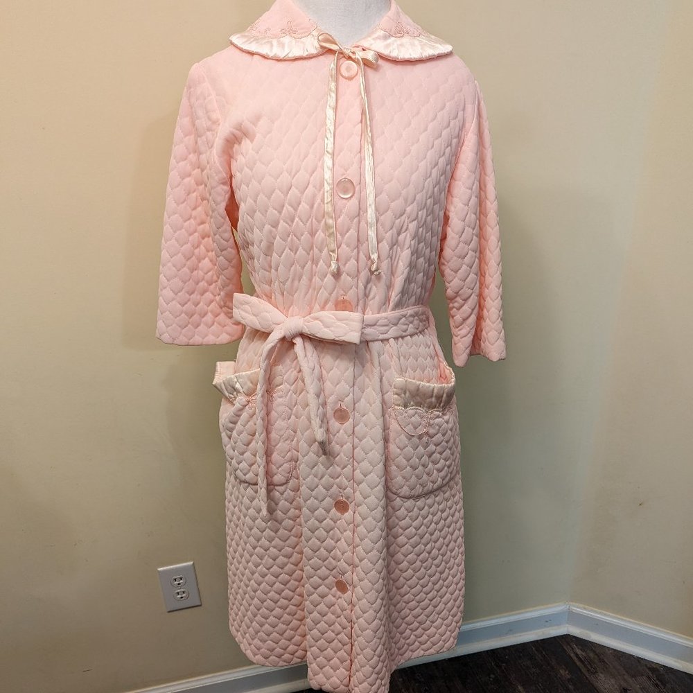 1960s Vintage Quilted Bathrobe, Pale Pink, Poly/Cotto… Gem